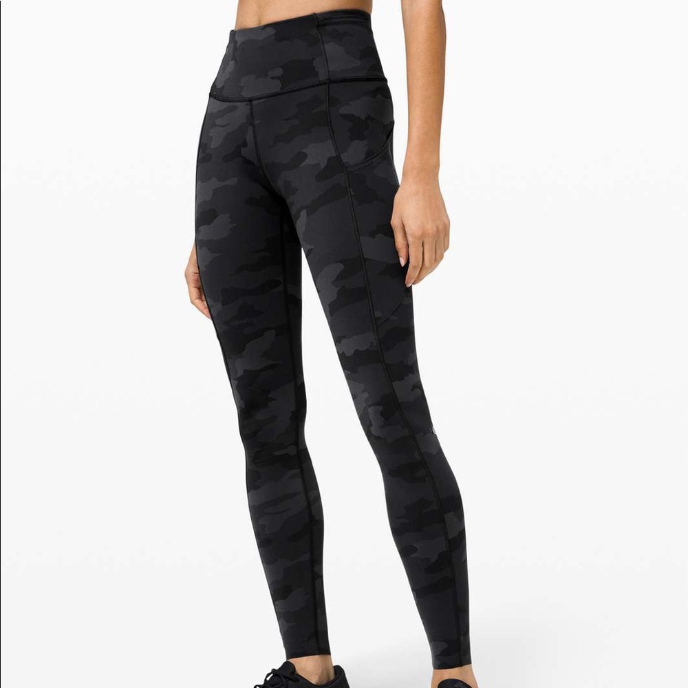 Lululemon Fast and Free 7/8 Black Camo Leggings